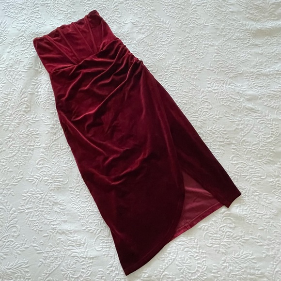 NWOT Lulus Glamorous Celebrations Wine Red Velvet Strapless Tulip Dress XSmall - Picture 2 of 6
